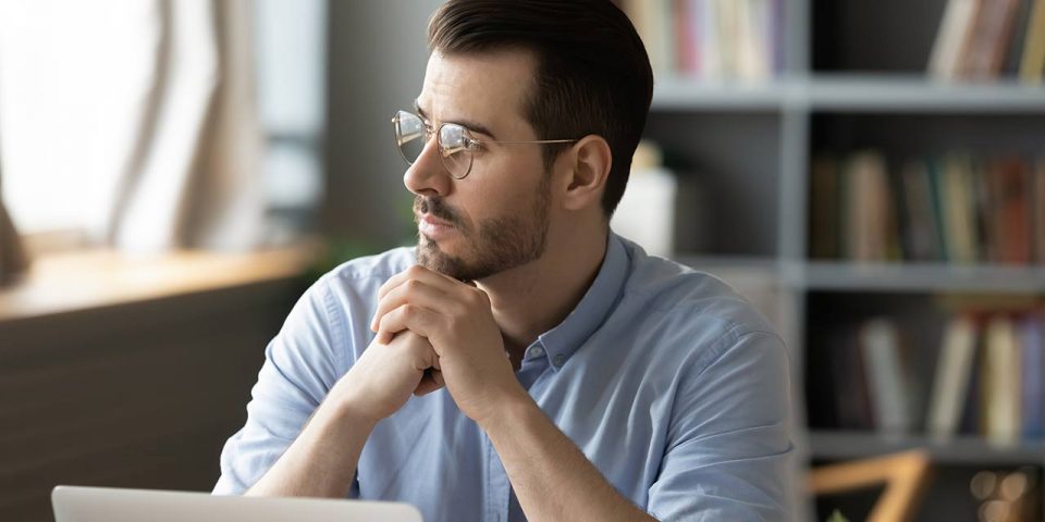 An employee thinking if he should decline a job offer he already accepted