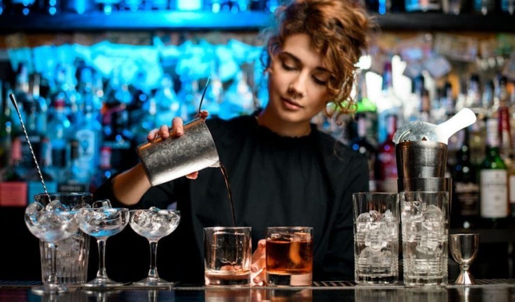 minimum age to be a bartender in USA