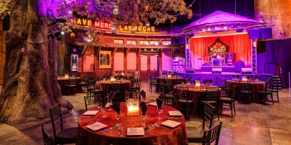 house of blues; las vegas restaurants where hostesses can earn more