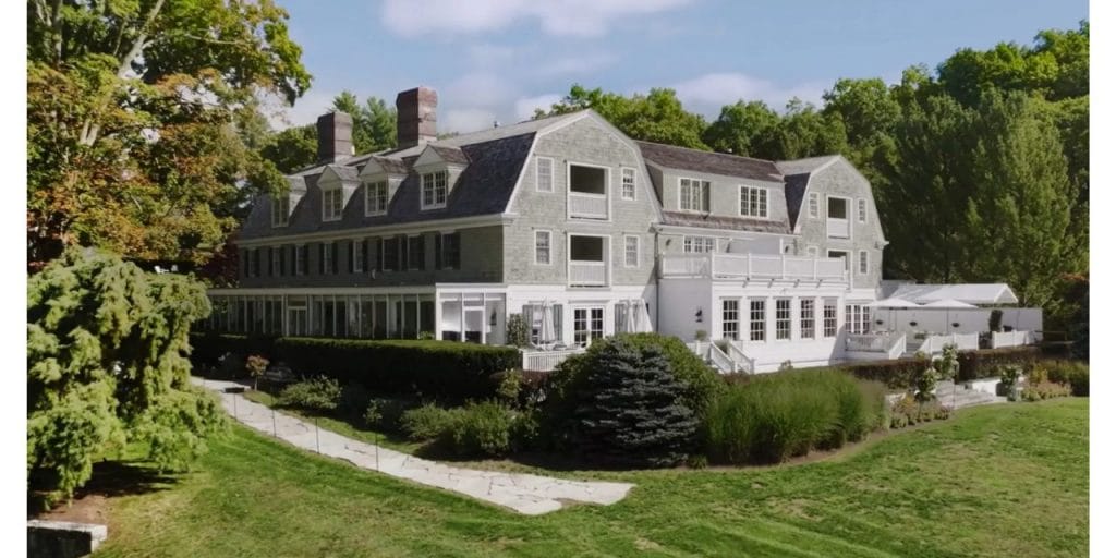 mayflower inn and spa in connecticut, what hotels do receptionists make the most money?