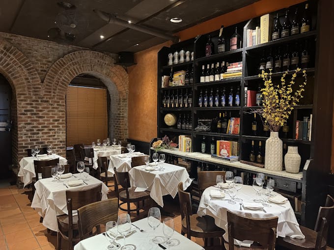 lupa osteria romana interior